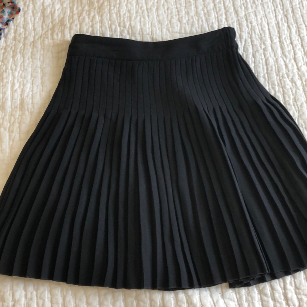 Gorgeous black pleated skirt!